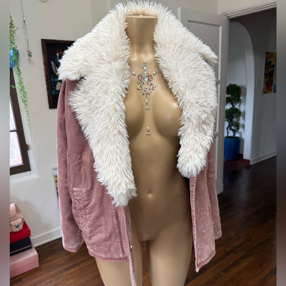 Free People Pink Denim Jacket with White Faux Fur Collar NWT - Picture 2 of 11